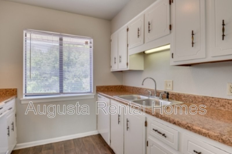 2822D Thomas Lane property image