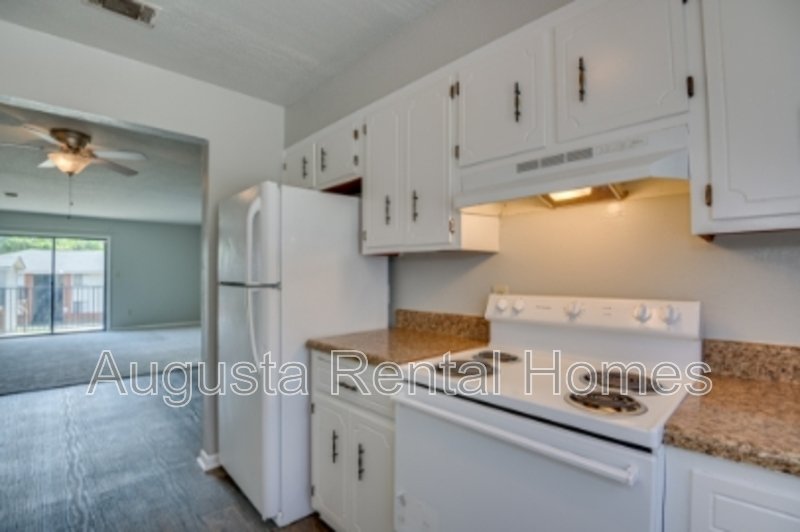 2822D Thomas Lane property image