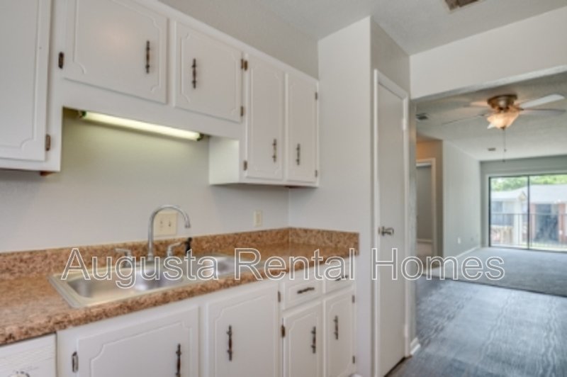2822D Thomas Lane property image