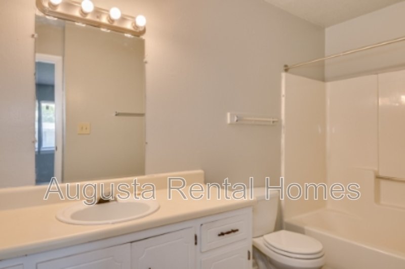 2822D Thomas Lane property image