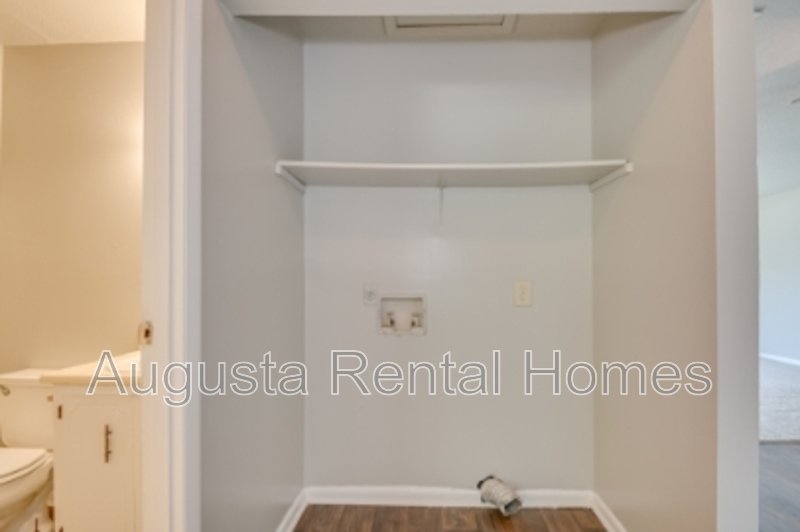 2822D Thomas Lane property image