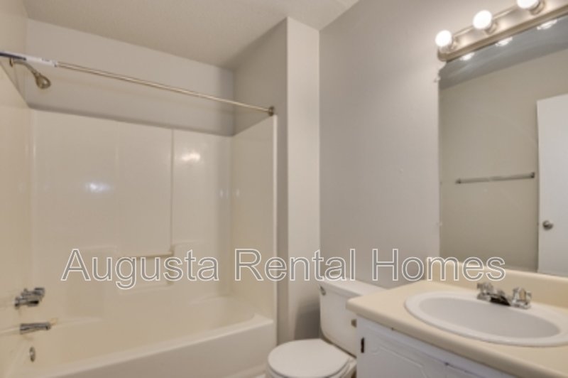 2822D Thomas Lane property image