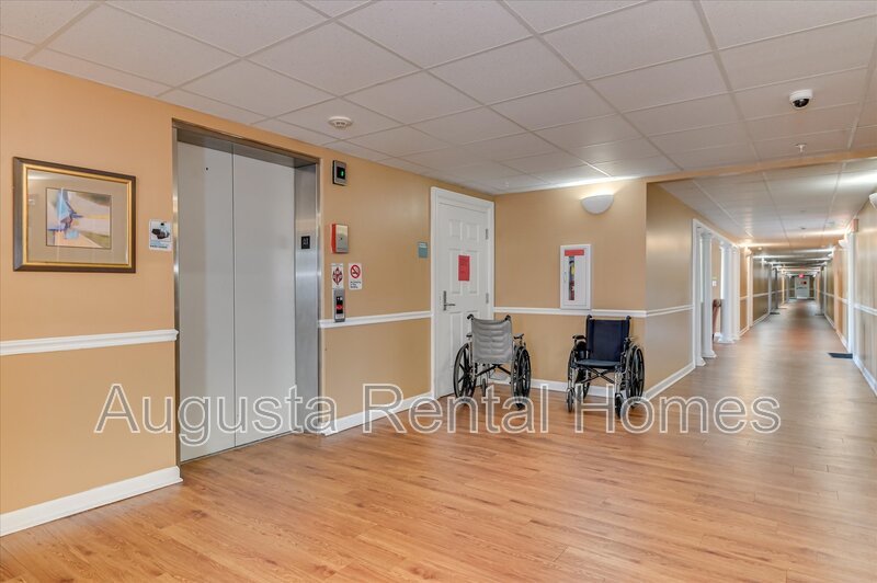 1425 Lee Beard Way Unit 109 property image