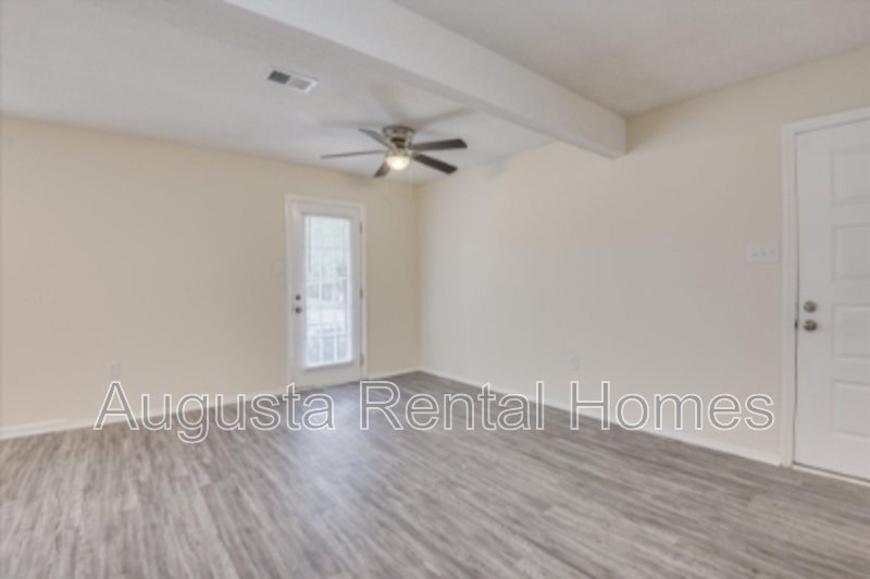 2575 1/2 Tobacco Road - A property image