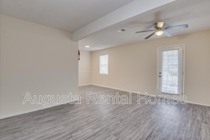 2575 1/2 Tobacco Road - A property image