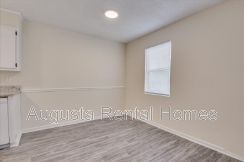 2575 1/2 Tobacco Road - A property image
