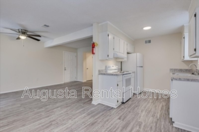 2575 1/2 Tobacco Road - A property image