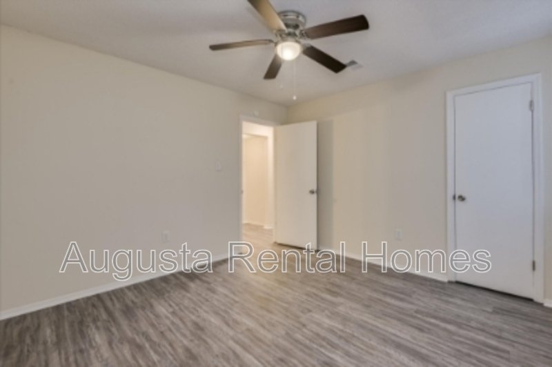 2575 1/2 Tobacco Road - A property image