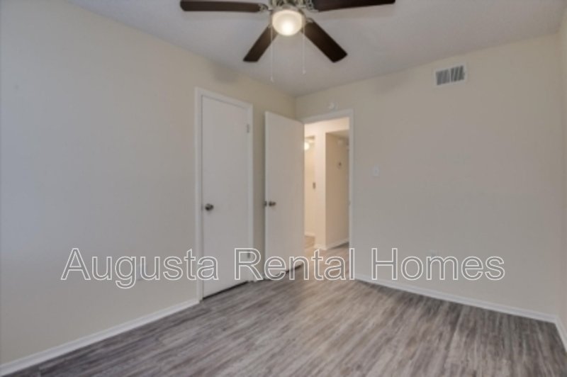 2575 1/2 Tobacco Road - A property image