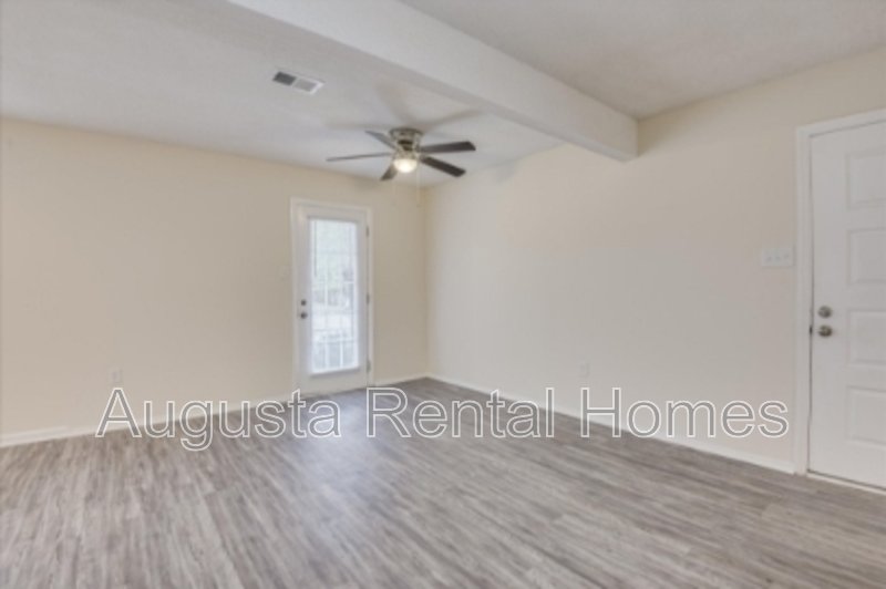 2575 1/2 Tobacco Road - B property image