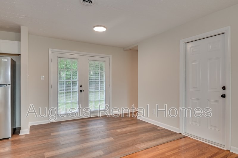 1406 Ridgewood Drive property image