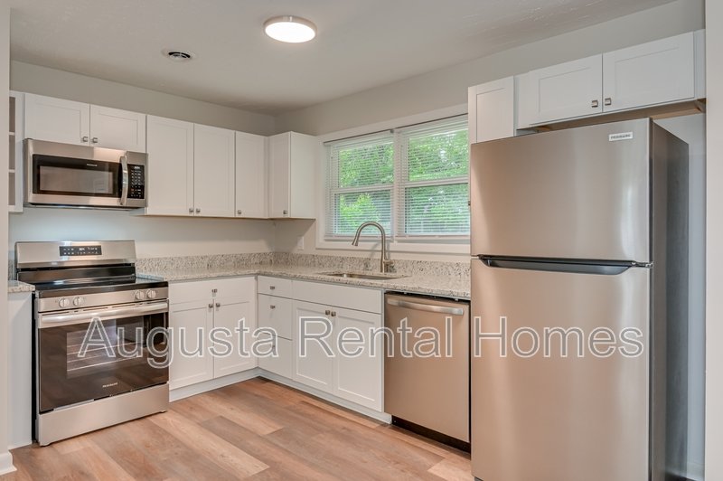 1406 Ridgewood Drive property image