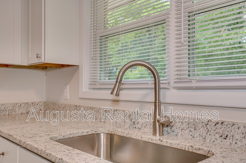 1406 Ridgewood Drive property image