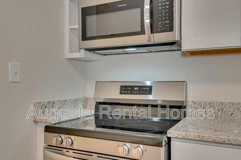 1406 Ridgewood Drive property image