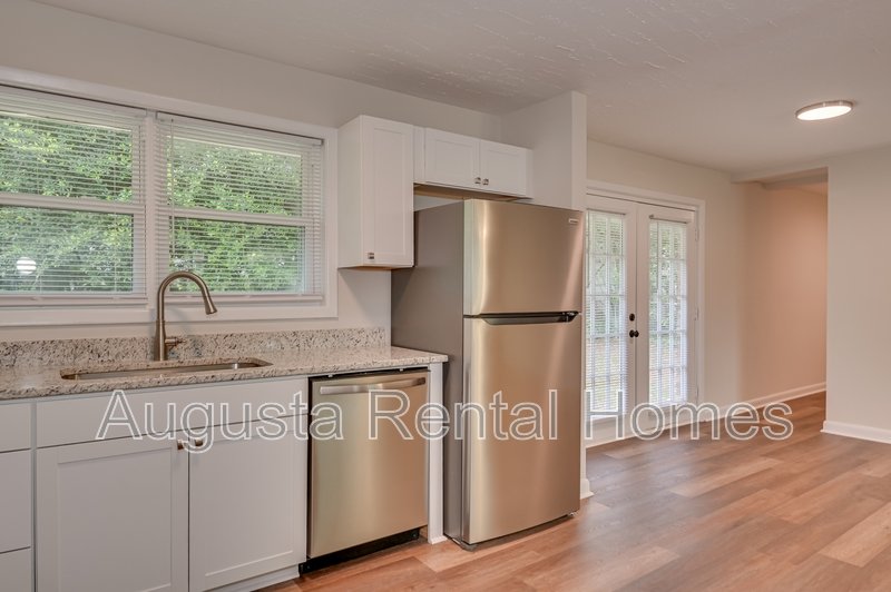 1406 Ridgewood Drive property image