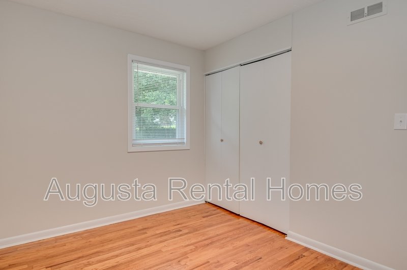 1406 Ridgewood Drive property image