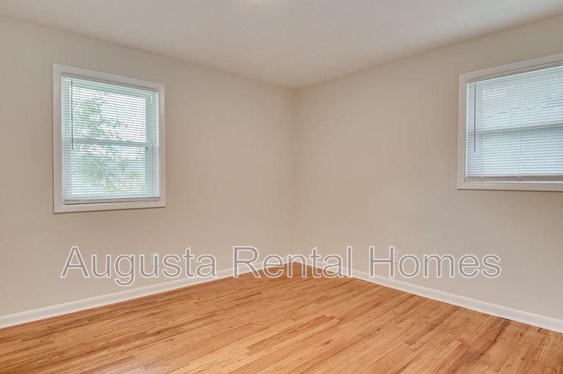 1406 Ridgewood Drive property image