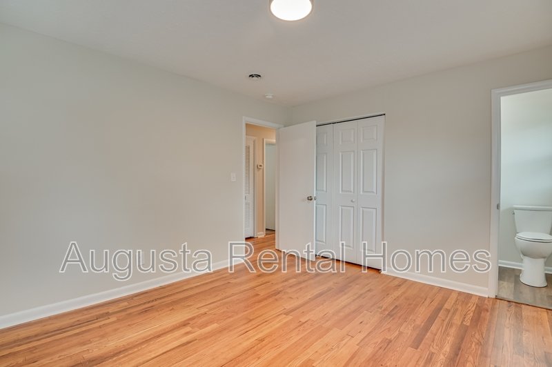 1406 Ridgewood Drive property image