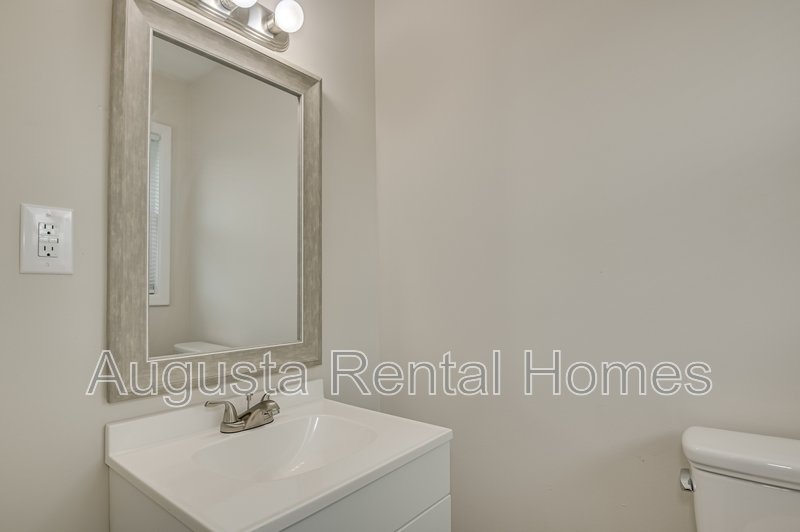 1406 Ridgewood Drive property image