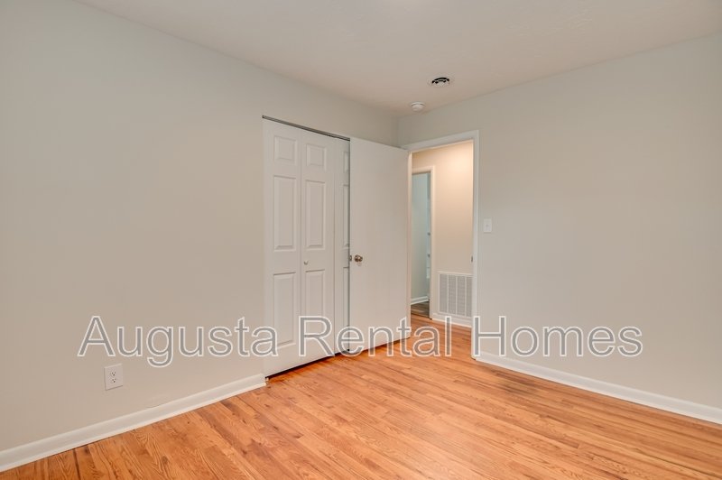 1406 Ridgewood Drive property image