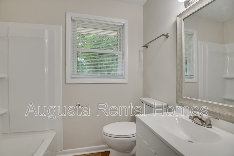 1406 Ridgewood Drive property image