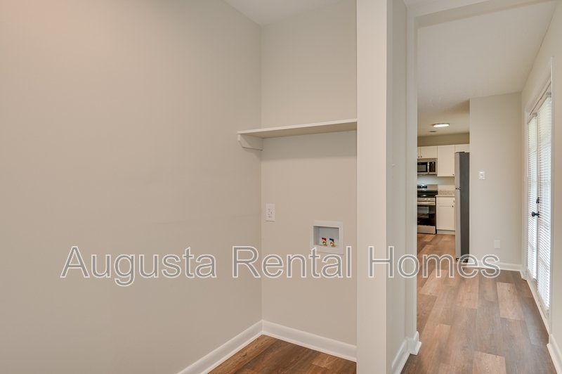 1406 Ridgewood Drive property image