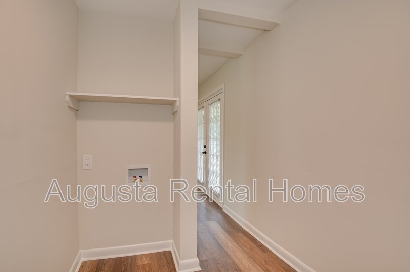 1406 Ridgewood Drive property image