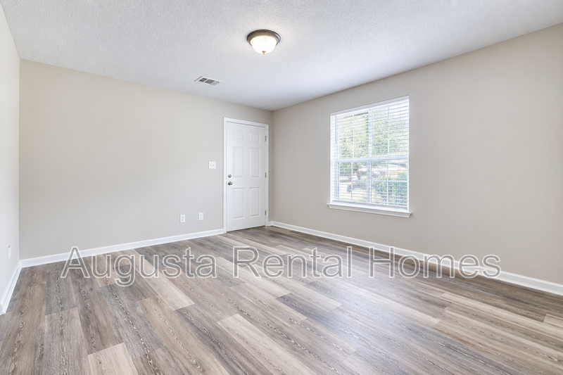 37 Conifer Court property image
