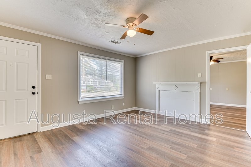 1927 Lionel Street property image