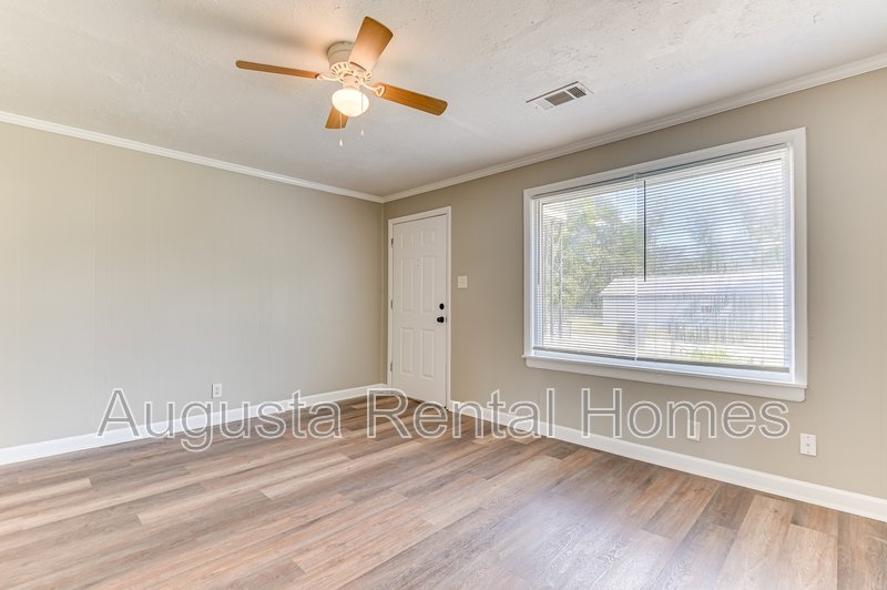 1927 Lionel Street property image