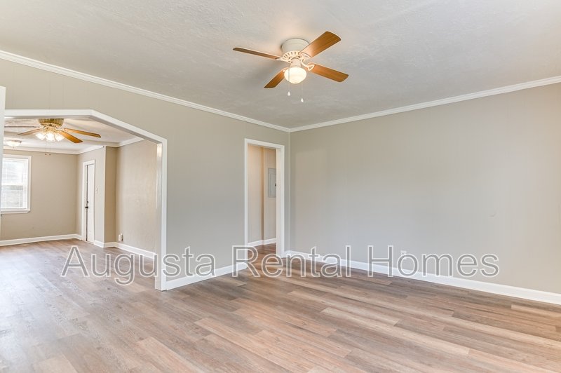 1927 Lionel Street property image
