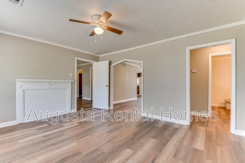 1927 Lionel Street property image