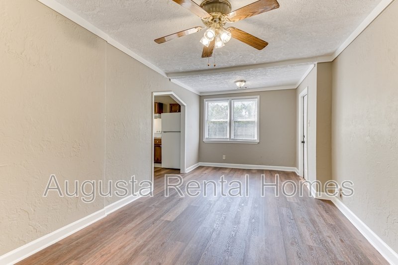 1927 Lionel Street property image