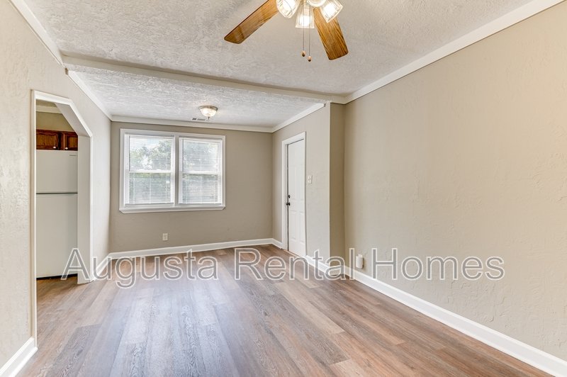 1927 Lionel Street property image