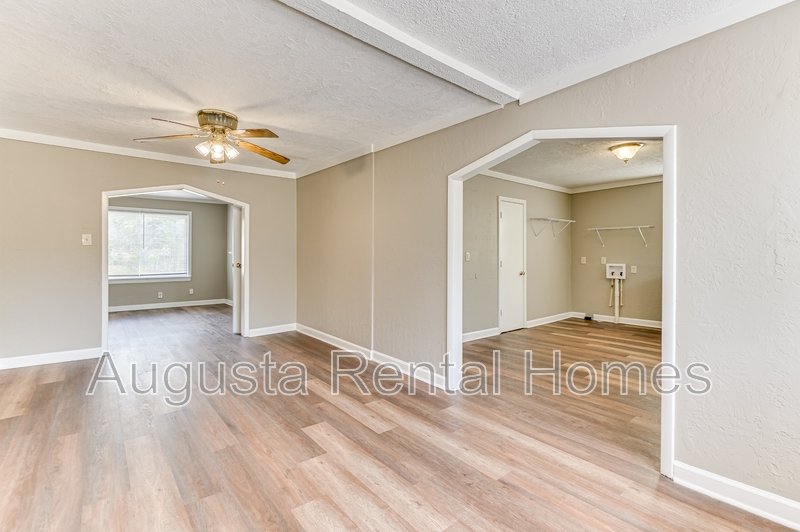 1927 Lionel Street property image