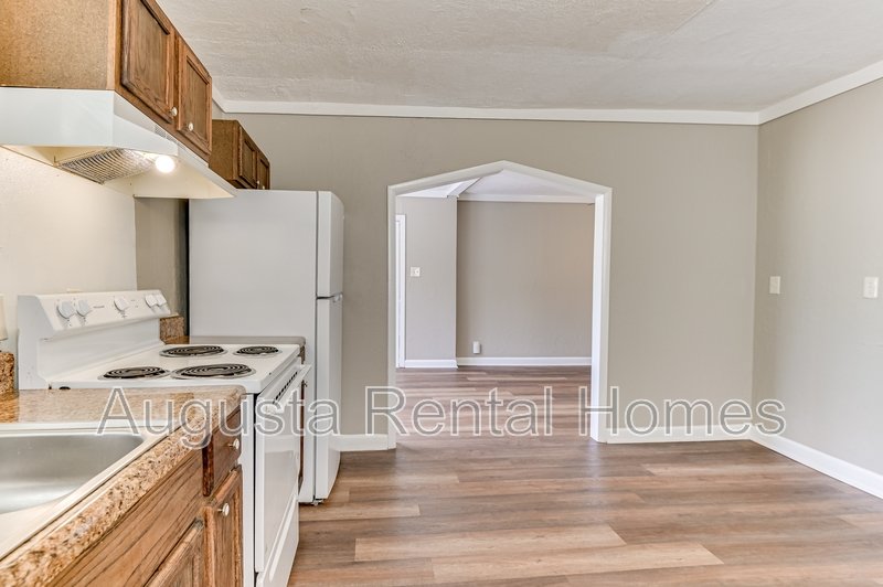 1927 Lionel Street property image