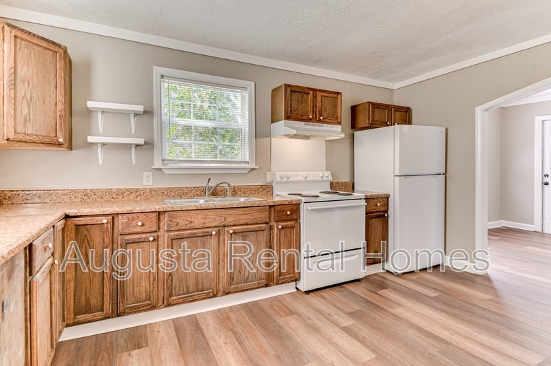 1927 Lionel Street property image