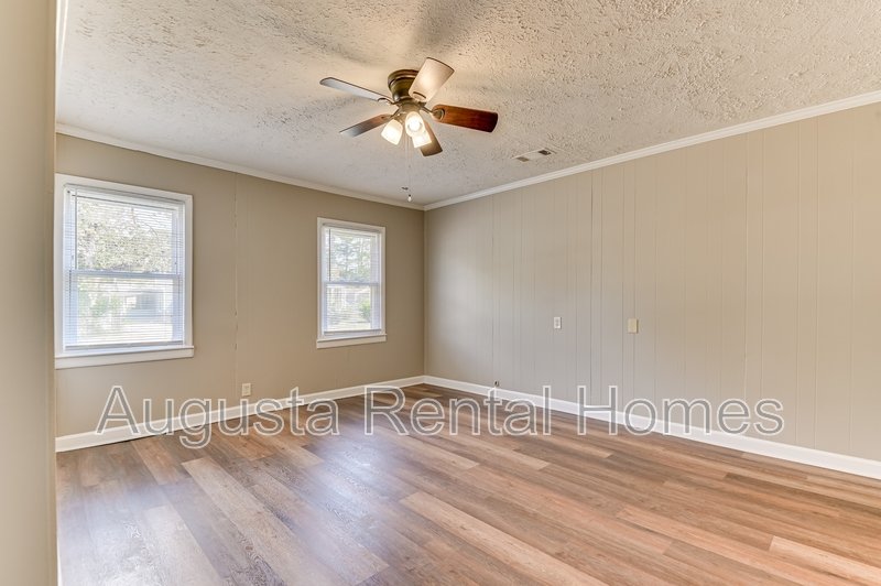 1927 Lionel Street property image
