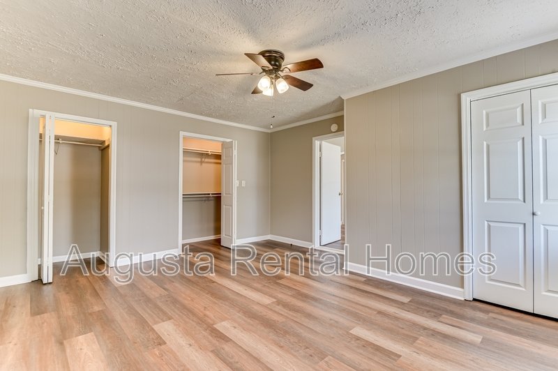 1927 Lionel Street property image