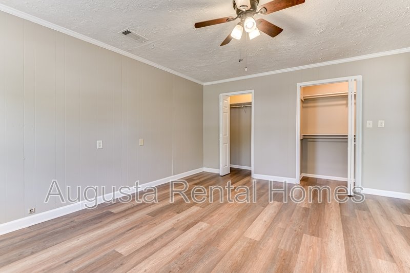 1927 Lionel Street property image