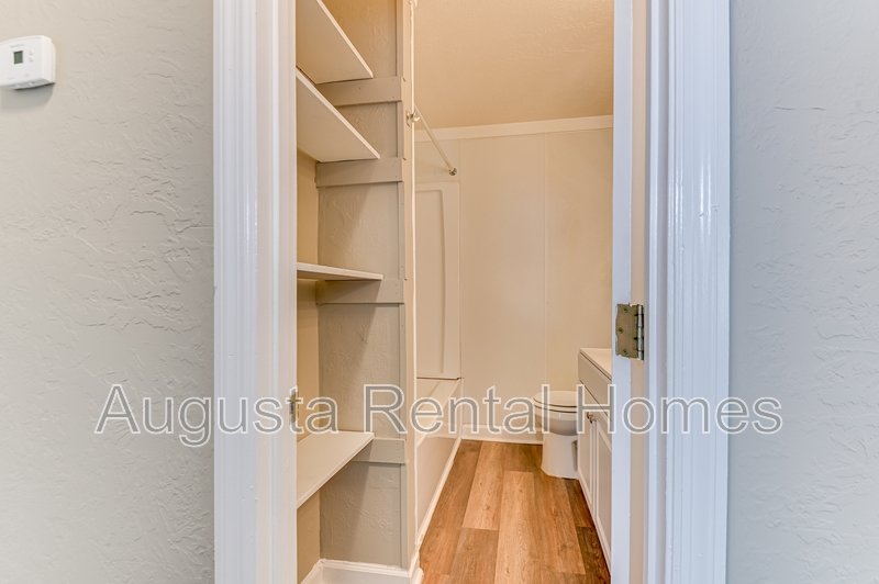 1927 Lionel Street property image