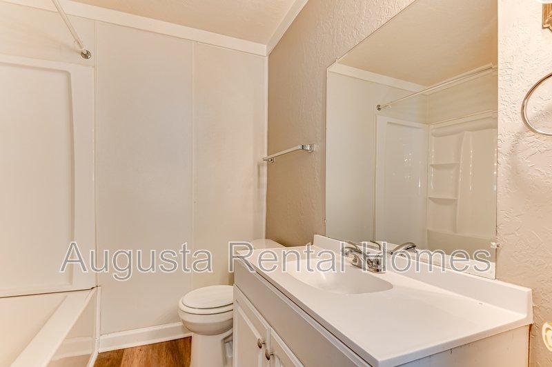 1927 Lionel Street property image
