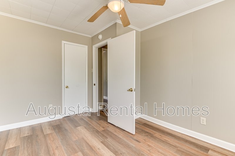 1927 Lionel Street property image
