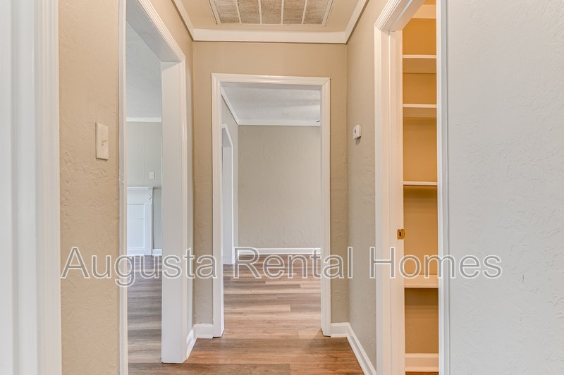 1927 Lionel Street property image