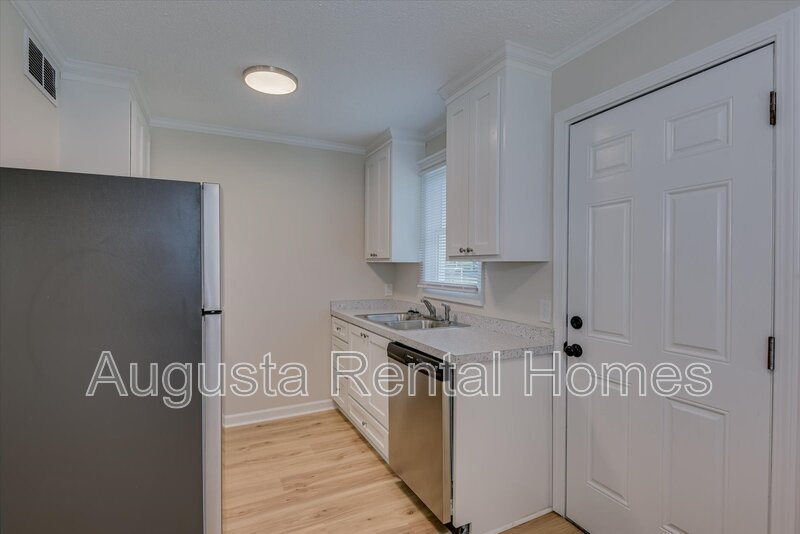 28 C2 Curry St property image