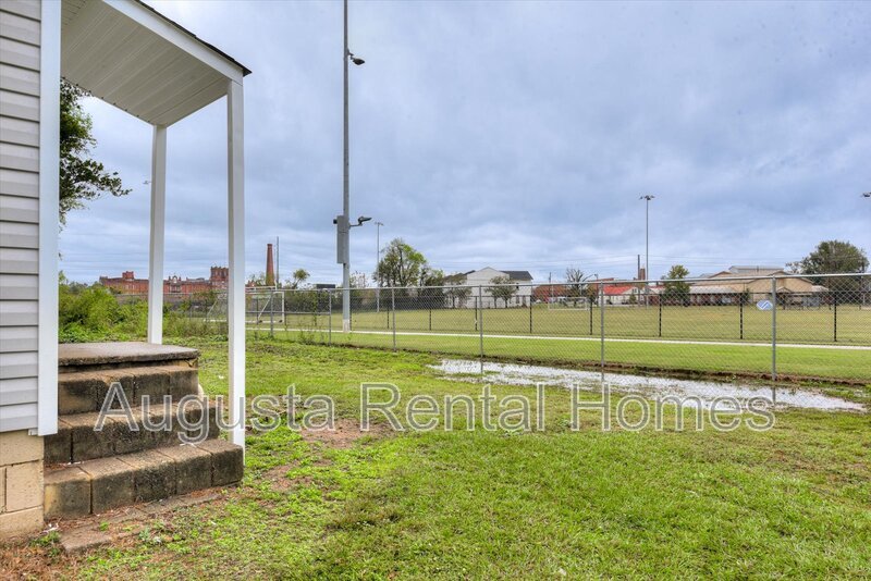 28 C2 Curry St property image