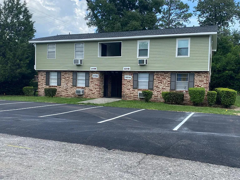 Cedar Pines Apartments Townhouse 1